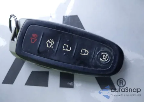 2016 Ford Escape Titanium из США, поврежденный, VIN 1FMCU9J97GUA87106